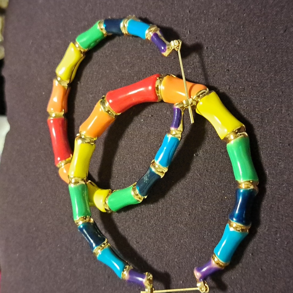 Large, multicolored ring. very Libyan and excellent durable material.